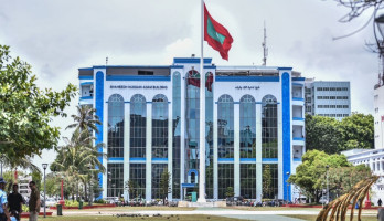 ހެކީގެ ގޮތުގައި ހިފެހެއްޓިފައިވާ ފޯނަކުން ފޮޓޯ/ވީޑިއޯ ލީކުވިކަމަށް ކުރަނީ ދޮގު ތުހުމަތެއް: ފުލުހުން