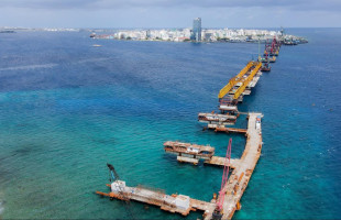 ތިލަމާލެ ބްރިޖް އަވަސް ކުރަން އިންޑިއާއެކު މަސްވަރާތައް ފަށައިފި