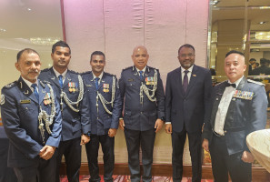 ދިވެހި ދެ ފުލުހުން ސީނިއަރ އޮފިޝަރު ކޯސް ސިންގަޕޫރުގައި ފުރިހަމަ ކޮށްފި