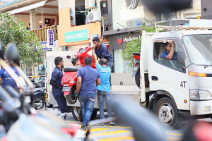 ގަވައިދާ ހިލާފަށް މަގުމައްޗަށް ދޫކޮށްލާފައި ހުންނަ ވެހިކަލްތައް ނަގަން ފަށައިފި