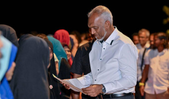 ގެސްޓުން އައްޗިކޮށް އުޅޭކަމަށް ބުނެ ކުޑަކުއްޖަކު ރައީސަށް ސަކުވާގެ ސިޓީއެއް ދީފި