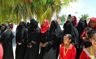ޝަރުއީ ދާއިރާގެ މުވައްޒަފުން މޫނު ބުރުގާ އެޅޭ ގޮތް ހަދައިފި