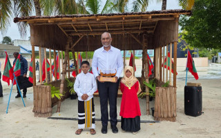ރައީސް ޑރ. މުއިއްޒު، މާވަށް ރޯޝަންކޮށް އުފަލުން ފޮޅުވާލައި، ތަރައްޤީގެ 7 މަޝްރޫޢެއްގެ މަސައްކަތް ފަށައިފި