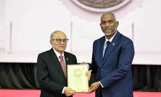 ނޮވެމްބަރު ތިނެއްގެ ޚާއްސަ ޝަރަފުގެ އައްޑަނަ ރައީސް މައުމޫނަށް އަރުވައިފި