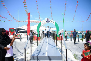 ހުޅުދު އާއި މީދު އިދާރީ ގޮތުން ވަކިކުރުމަކީ ރައްޔިތުން އުއްމީދުކުރާ ތަރައްގީގެ ފެށުން: ރައީސް