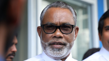 ރައްޔިތުންގެ މަޖިލީހުގެ ރައީސް އަބްދުއްރަހީމް ފުވައްމުލަކު ބޭކަނބަލަކާ ދެ އަންބަށް ކައިވެނި ބައްލަވައިގެންފި